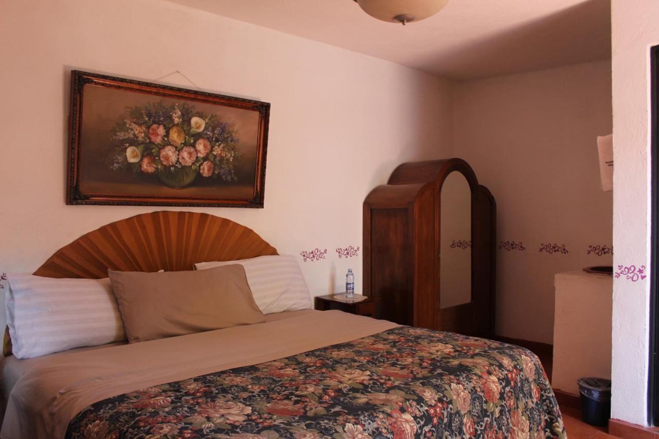 Hotel Posada Chamacuero Comonfort エクステリア 写真